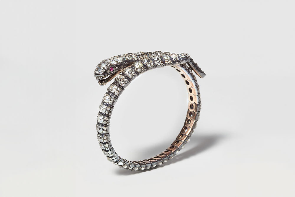 Unusual jewellery pieces and the Serpentina private collection