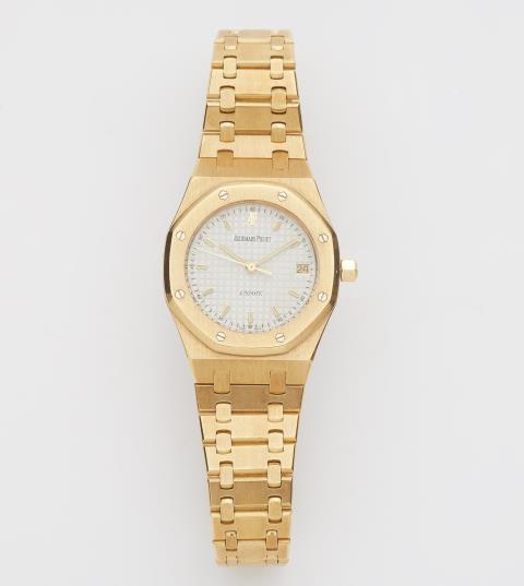 
    
            
                    An 18k gold automatic Audemars Piguet Roal oak wristwatch.
                
        
