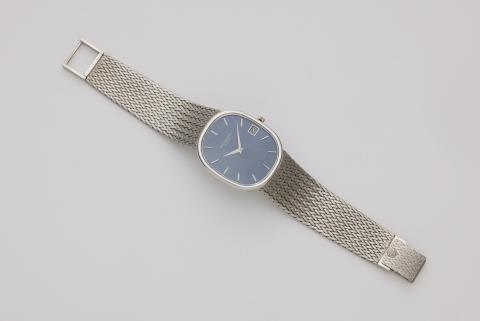 
    
            
                    An 18k white gold automatic Patek Philippe Ellipse D'Or Jumbo gentleman's wristwatch.
                
        
