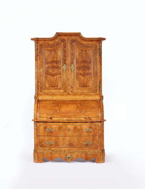 
    
            
                    A Dresden bureau bookcase
                
        
