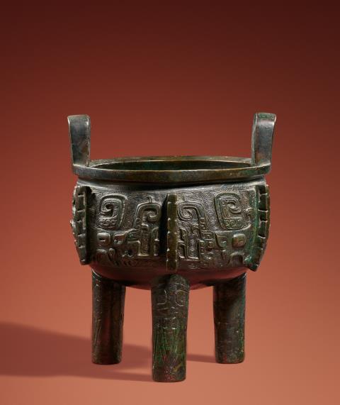 
    
            
                    A bronze ritual vessel of ding type. Early Western Zhou period (1046–771 BC)
                
        
